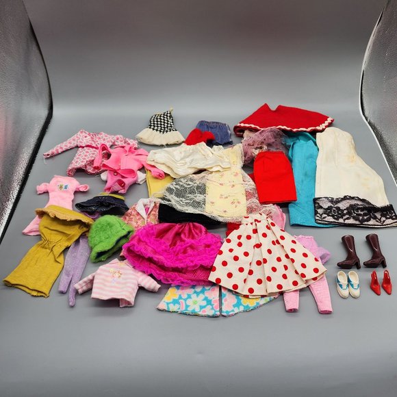 Vintage Barbie Clothes Lot - 30 Pieces + 3 Shoes - Some Need Repair - Rare - Picture 9 of 11
